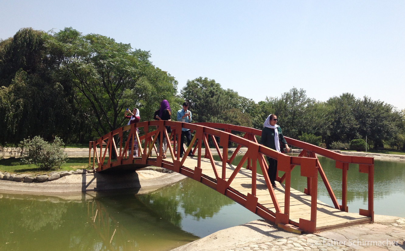 Eine Reise in den Iran: Die japanische Brücke im botanischen Garten