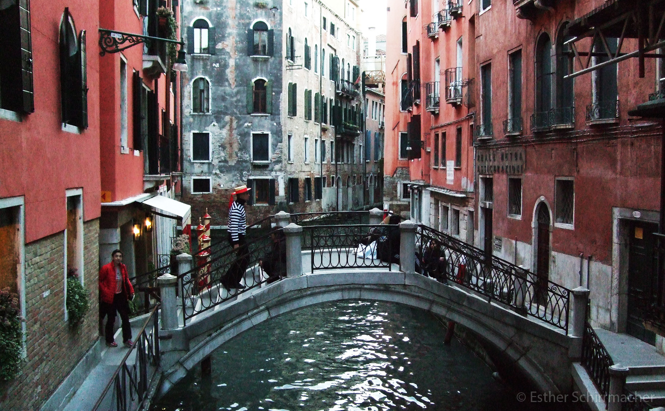Urlaub in Venedig: Eine der vielen kleinen Brücken 