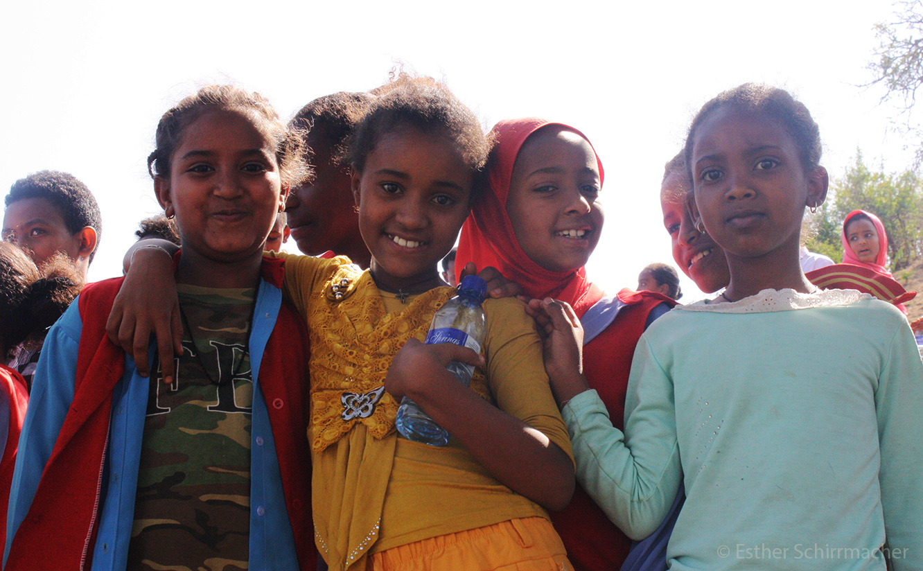 Äthiopische-Mädchen-rundreise-durch-äthiopien
